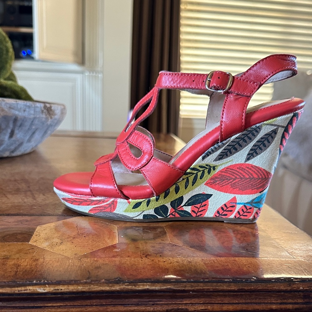 Red Floral-Print Wedge Sandals with Ankle Buckle